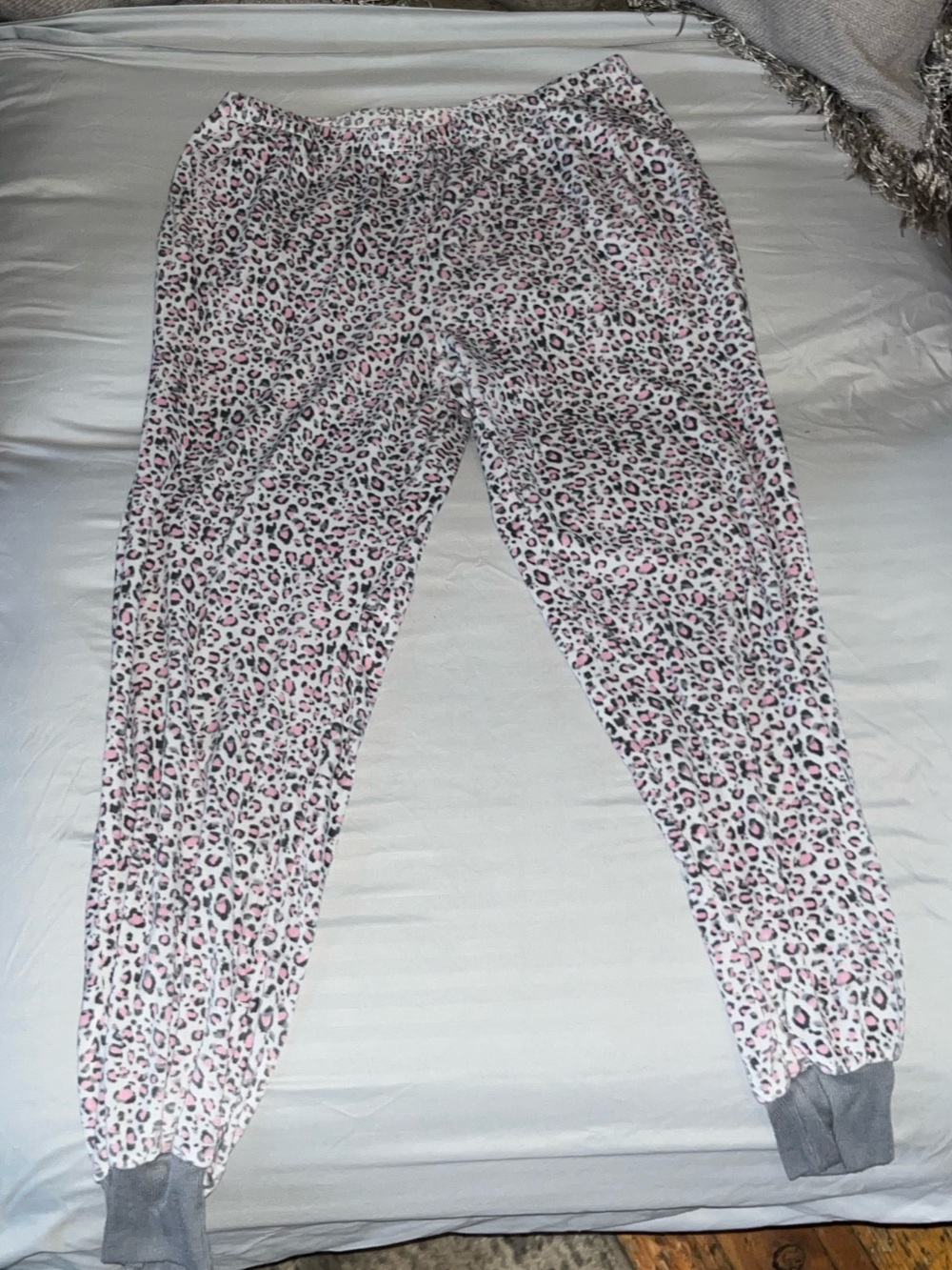 Leopard-Print Cozy Jogger Leggings in White and Pink